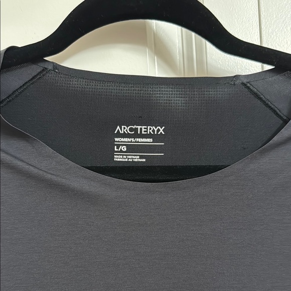 Women’s Arc'teryx tee, black size Large - Picture 3 of 16